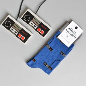 AmorSocks-calcetines-socks-mandos-nintendo-nes-azul-blue-gris-grey-cuadrado