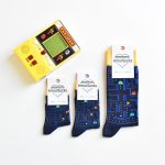 amorsocks-calcetines-socks-comecocos-pacman-arcade-80s-navy-azul-marino-amarillo-namco-2020