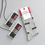 AmorSocks-calcetines-socks-mandos-nintendo-nes-minines-nintendomini-retro-80s-gris-melange-grey-rojo-red