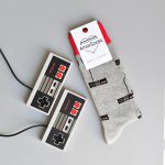 AmorSocks-calcetines-socks-mandos-nintendo-nes-minines-nintendomini-retro-80s-gris-melange-grey-rojo-red
