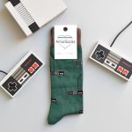 AmorSocks-calcetines-socks-mandos-nintendo-nes-minines-nintendomini-retro-80s-verde-botella-marrón-chocolate