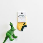 amorsocks-calcetines-socks-tobillero-invisible-dinos-dinosaurios-trex-tiranoraurio-verde-green-fondo-amarillo-niños-niñas-kids