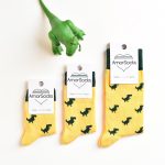 AmorShoes_amorsocks-calcetines-socks-dinos-dinosaurios-trex-tiranoraurio-amarillo-yellow-niños-niñas-kids